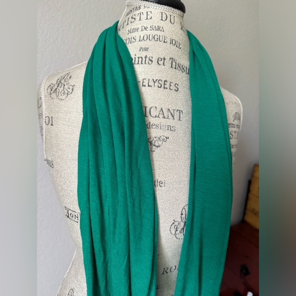 GAP Green Infinity Scarf - Picture 4 of 6